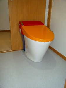 １階トイレ「、リクシル製
